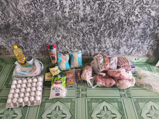 Full food parcel including eggs, rice, oil, sugar and meat delivered by Cuba Compassion Project